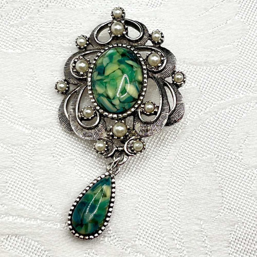 Vintage Silver Tone Sarah Coventry‎ Dangle Brooch w/ Faux Pearl & Green Cabochon